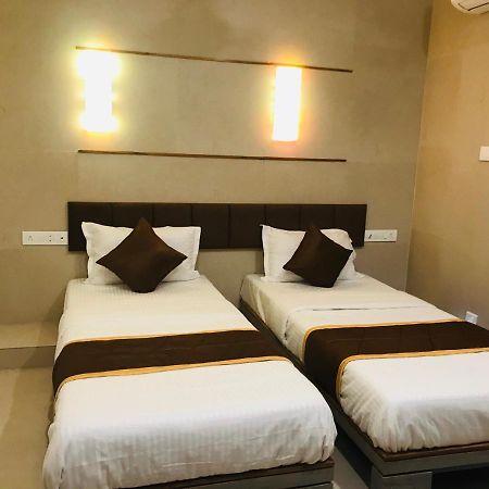 Hotel Blue Berry Gandhinagar Luaran gambar