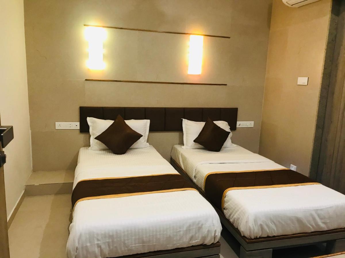 Hotel Blue Berry Gandhinagar Luaran gambar