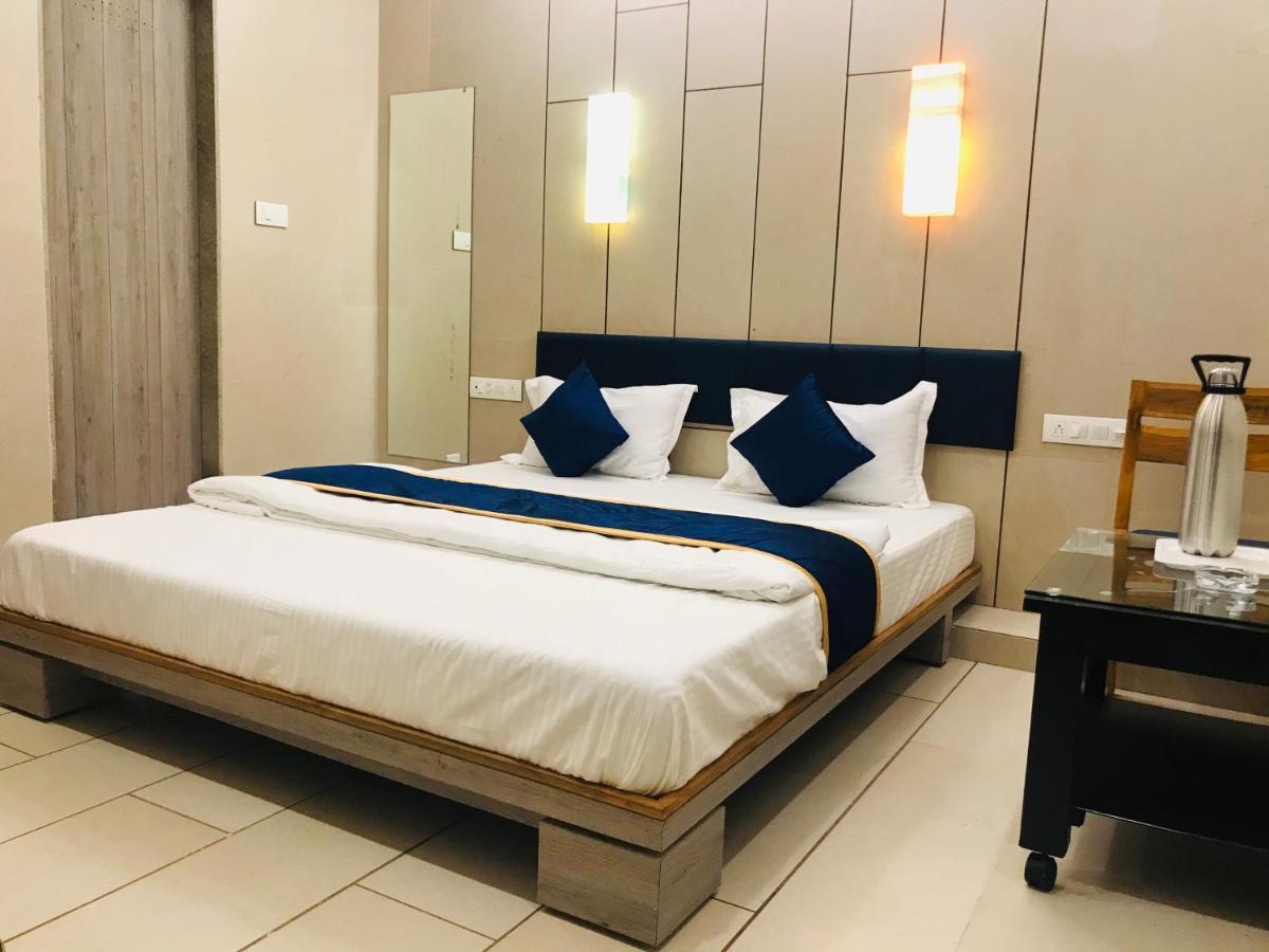 Hotel Blue Berry Gandhinagar Luaran gambar