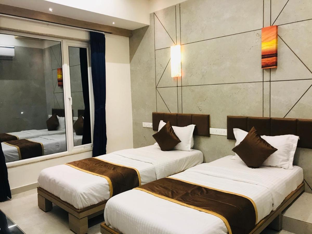 Hotel Blue Berry Gandhinagar Luaran gambar