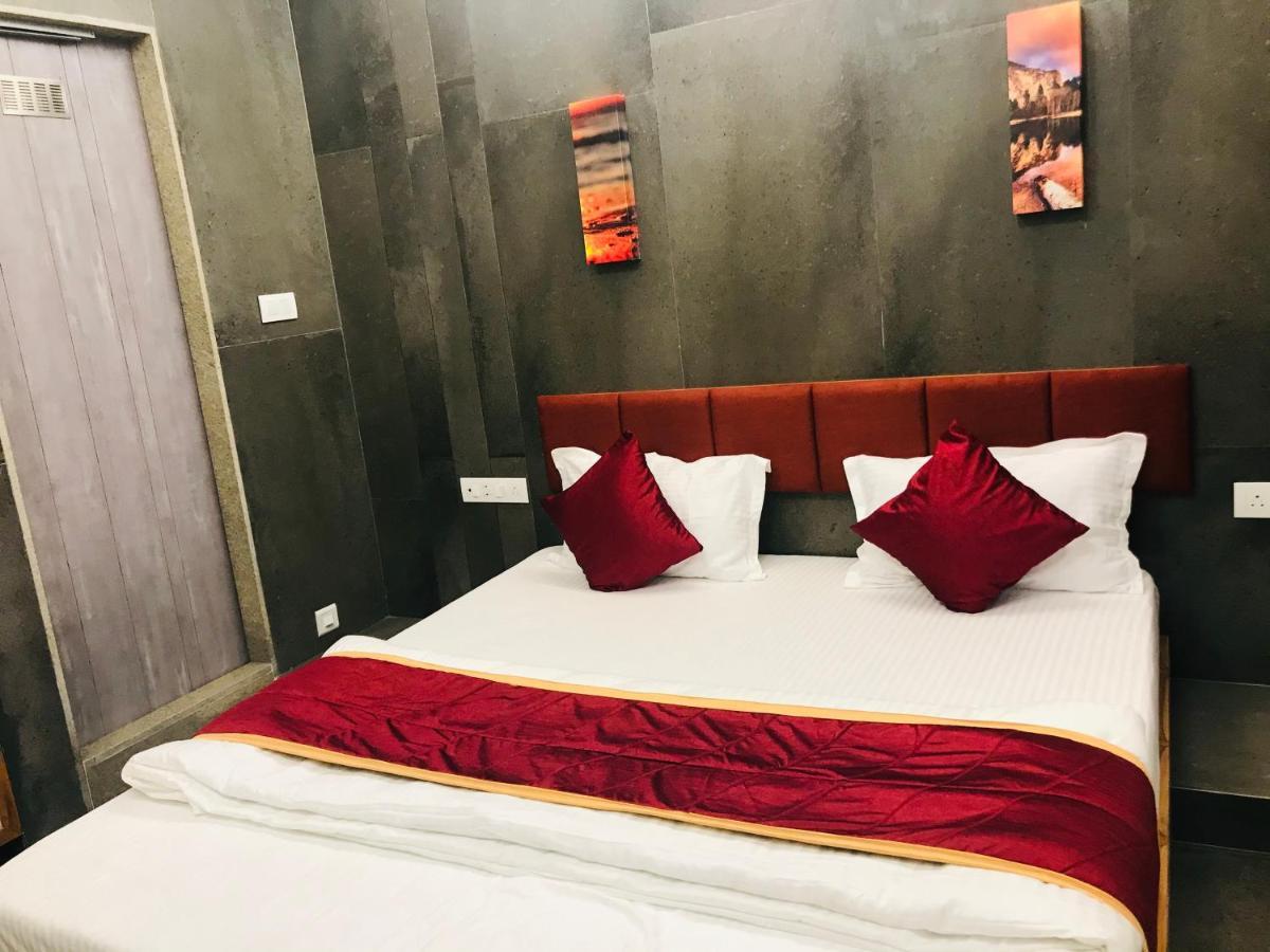 Hotel Blue Berry Gandhinagar Luaran gambar