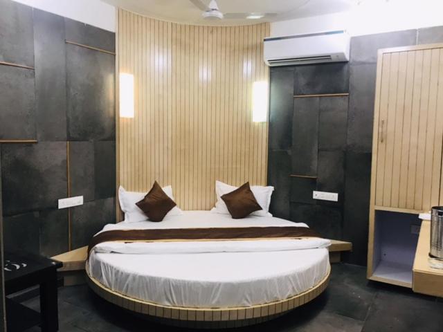 Hotel Blue Berry Gandhinagar Luaran gambar
